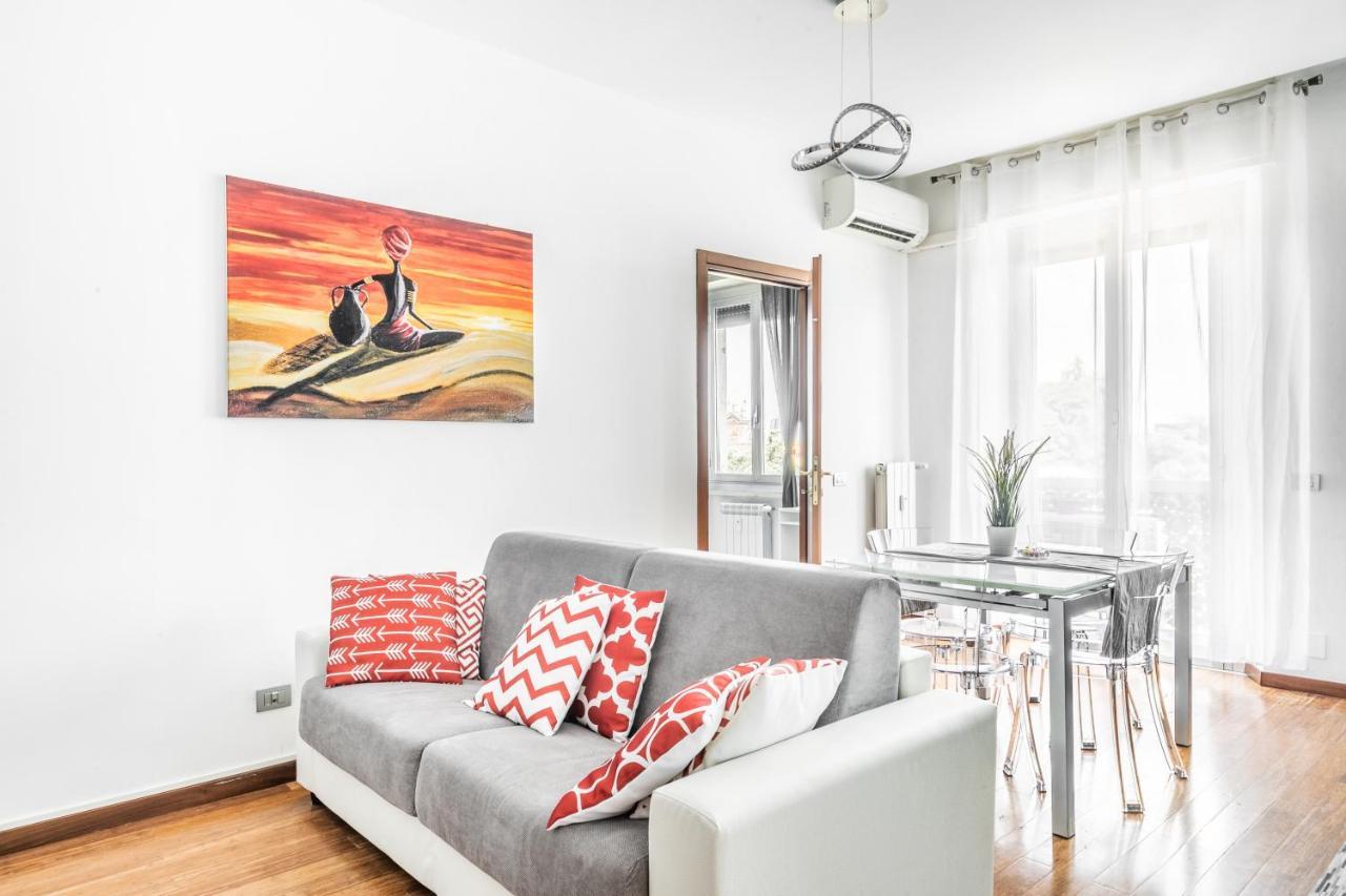 'Tribal House' Sansiro-Rhofiera-Duomo Apartment Milan Bagian luar foto
