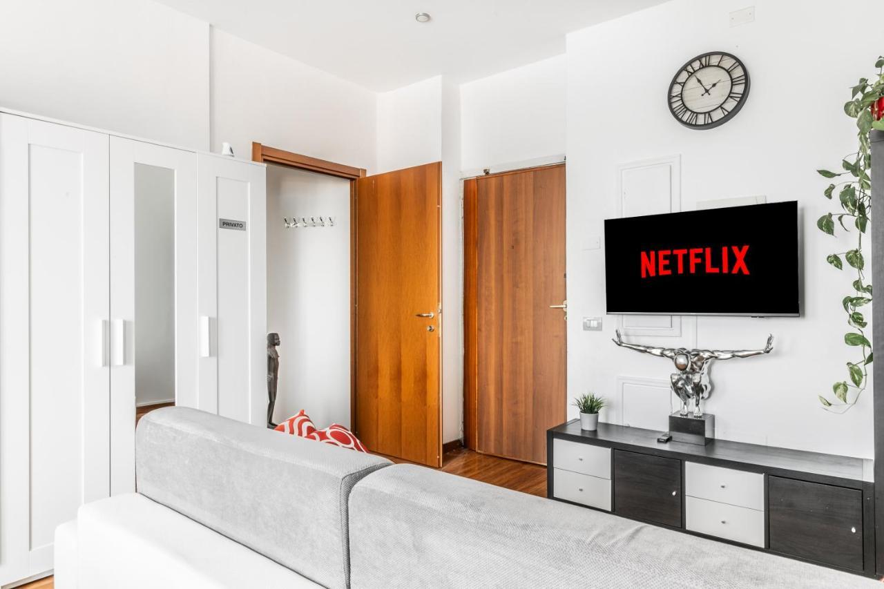 'Tribal House' Sansiro-Rhofiera-Duomo Apartment Milan Bagian luar foto