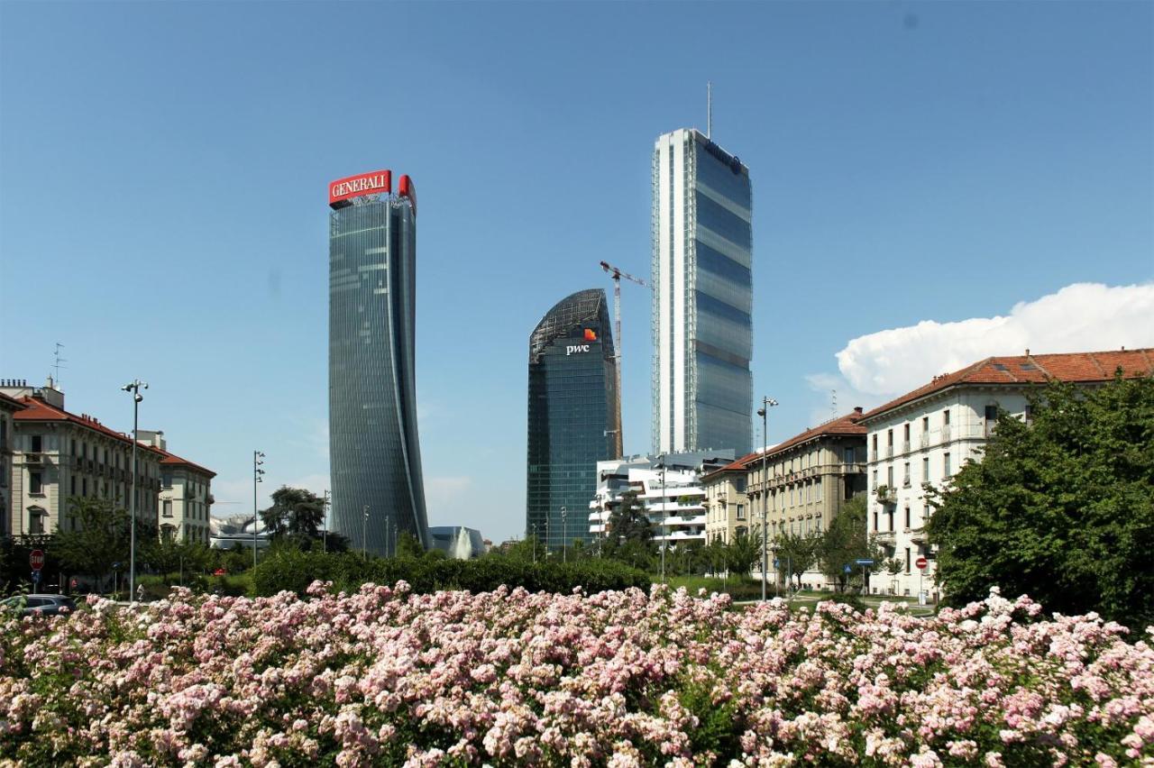 'Tribal House' Sansiro-Rhofiera-Duomo Apartment Milan Bagian luar foto